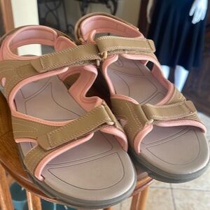 Land’s End women’s sandal size 11 B, pink and beige with adjustable straps
